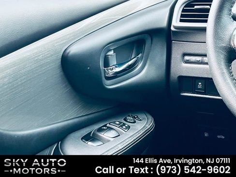 Used 2018 Nissan Murano SV w/ Premium Package image 18