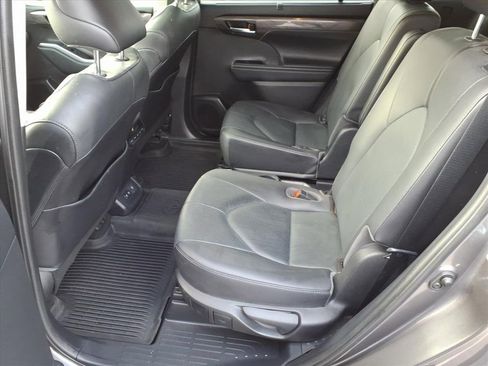 Certified 2021 Toyota Highlander Limited image 13