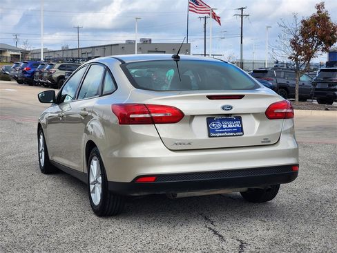 Used 2018 Ford Focus SE image 3