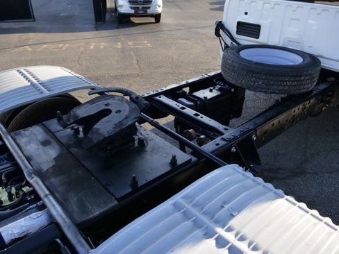 Used 2024 Ford F550 XL DRW 4X4 / V8 Diesel / Paylo image 29