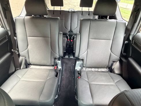Used 2021 Lexus GX 460 Premium w/ Accessory Package AWD/4WD image 19