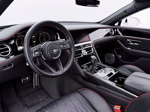 Used 2022 Bentley Flying Spur V8 AWD/4WD image 2