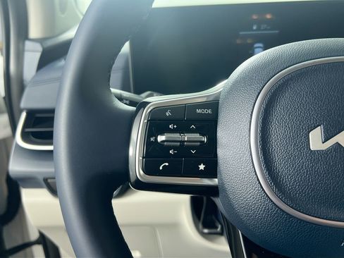 New 2026 Kia Carnival EX image 18