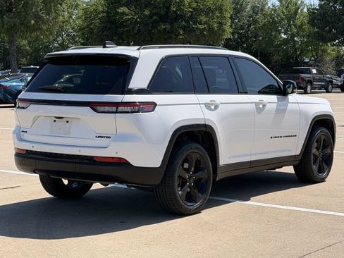 Used 2023 Jeep Grand Cherokee Limited w/ Black Appearance Package AWD/4WD image 4