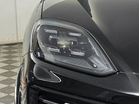 Used 2024 Porsche Cayenne image 11