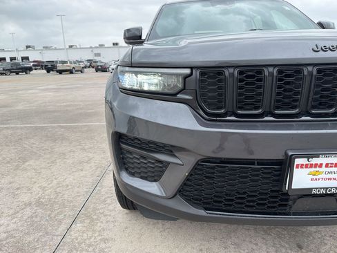 Used 2024 Jeep Grand Cherokee Altitude RWD image 20