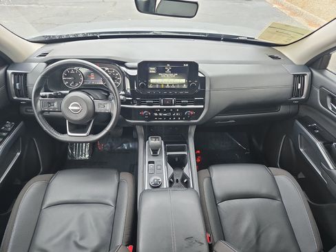 Certified 2025 Nissan Pathfinder SL image 12