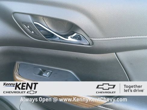 Certified 2023 GMC Acadia SLE w/ Driver Convenience Package image 17