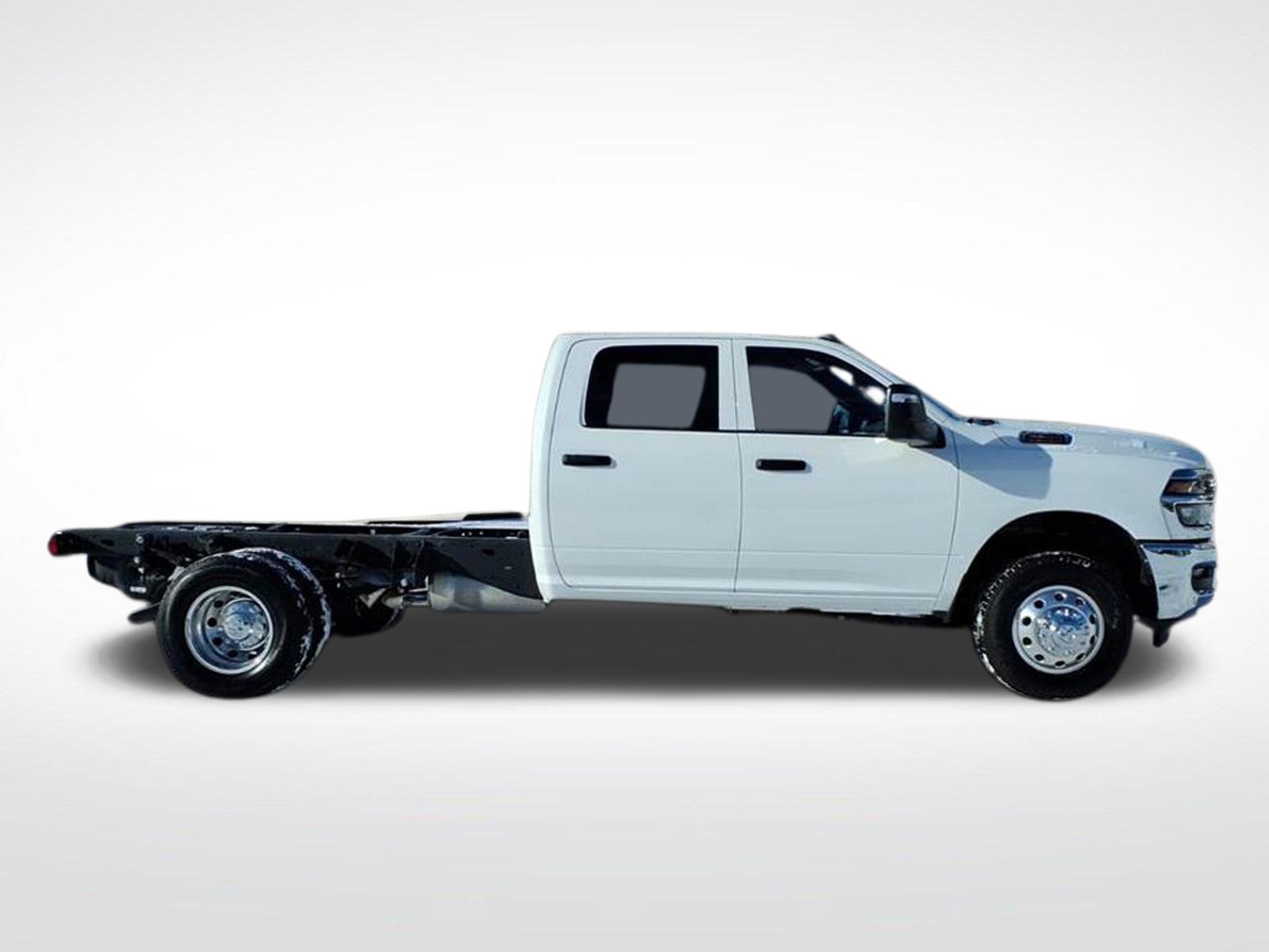 Used 2026 RAM 3500 Tradesman w/ Chrome Appearance Group AWD/4WD image 8