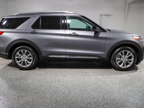 Used 2022 Ford Explorer Limited w/ Equipment Group 301A RWD image 6