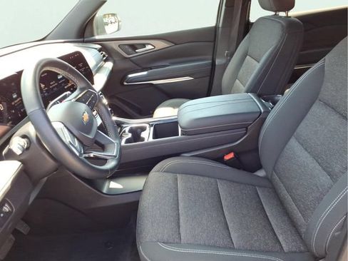 Used 2025 Chevrolet Traverse LT AWD/4WD image 5