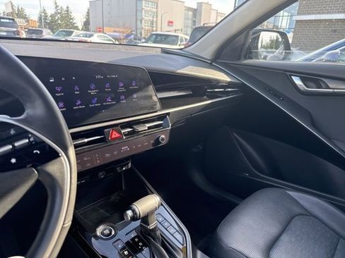 Used 2023 Kia Niro SX image 26