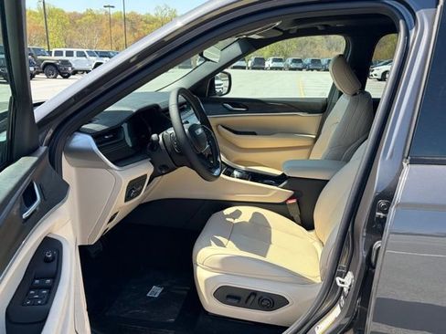New 2026 Jeep Grand Cherokee L Limited AWD/4WD image 16