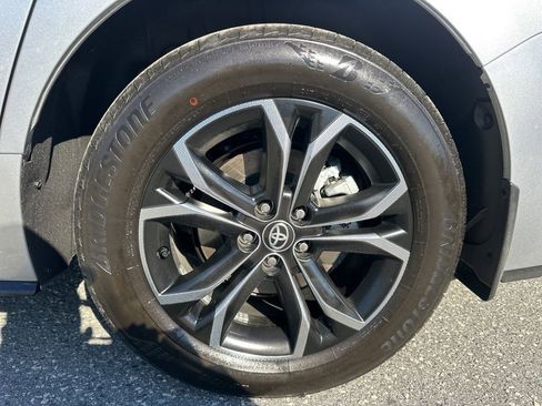 Used 2025 Toyota Sienna Platinum image 34