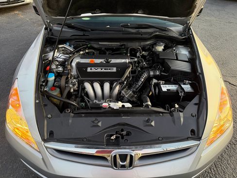 Used 2006 Honda Accord VP image 24