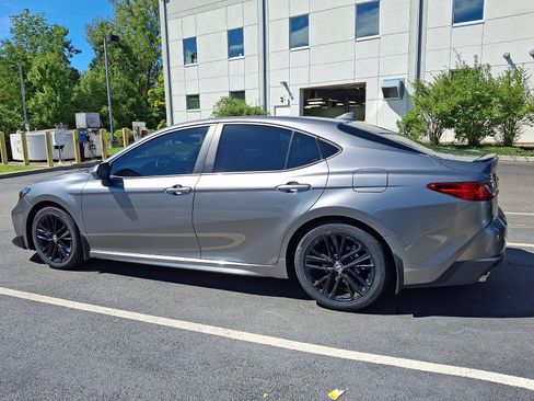 Used 2025 Toyota Camry SE w/ Convenience Package FWD image 3