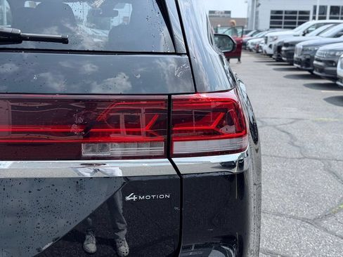Used 2025 Volkswagen Atlas SE AWD/4WD image 7