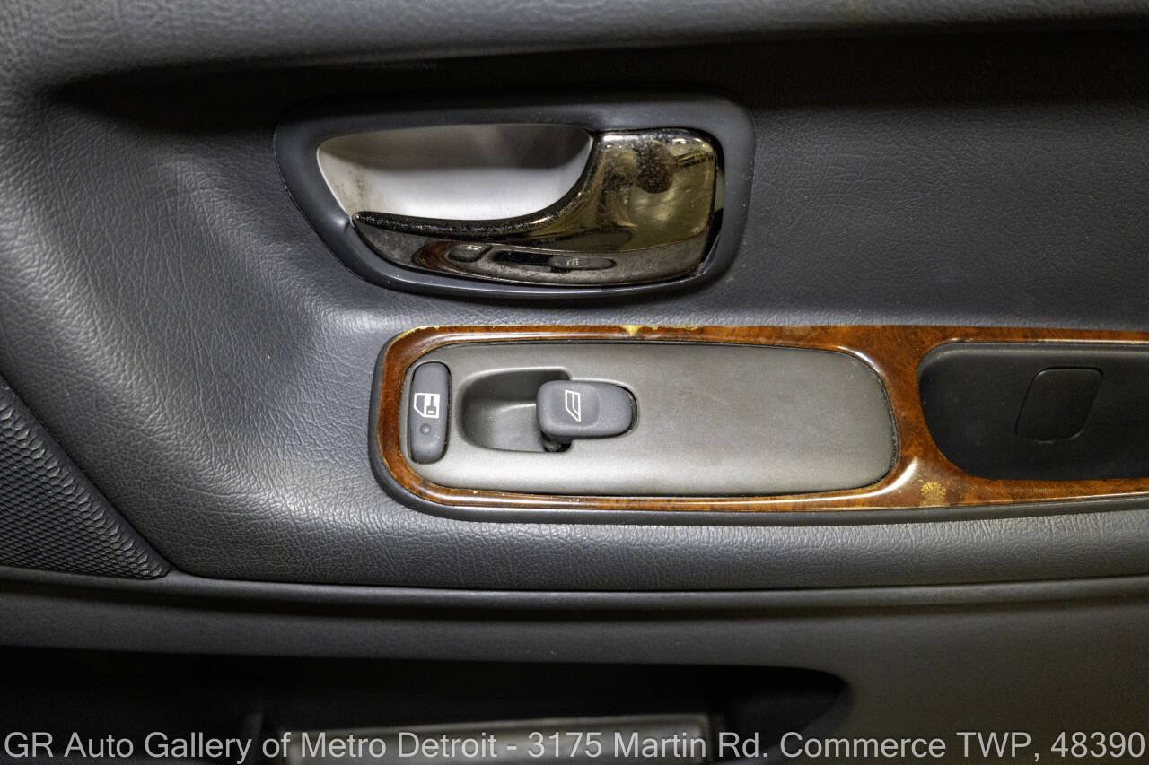 Used 1998 Volvo V70 FWD image 37