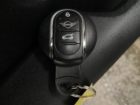 Used 2022 MINI Cooper 2-Door Hardtop w/ Storage Package image 28