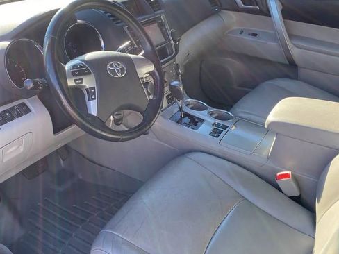 Used 2013 Toyota Highlander Plus image 13
