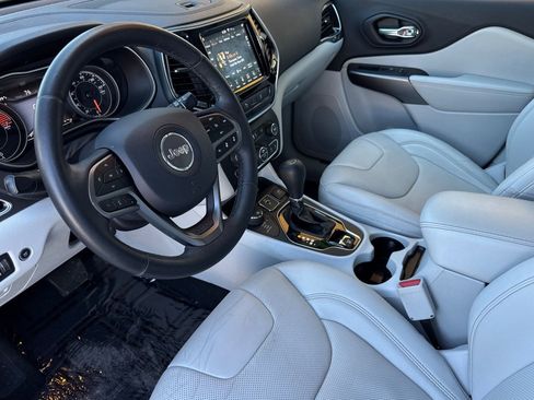 Used 2019 Jeep Cherokee Limited w/ Luxury Group AWD/4WD image 11