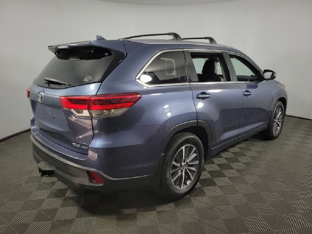Used 2017 Toyota Highlander XLE AWD/4WD image 11