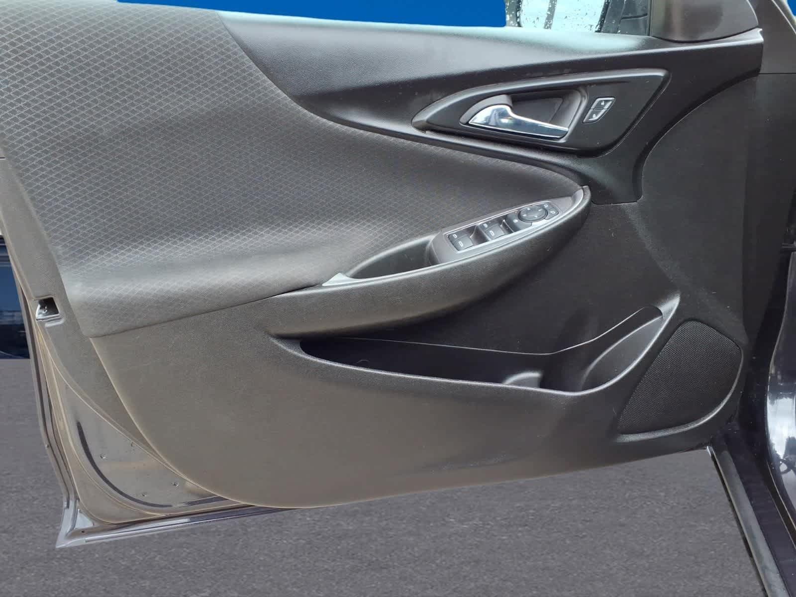 Used 2023 Chevrolet Malibu LT FWD image 16