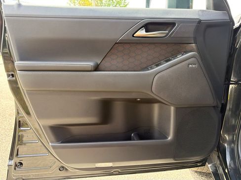 Used 2025 Lexus GX 550 w/ Accessory Package (2T) AWD/4WD image 14