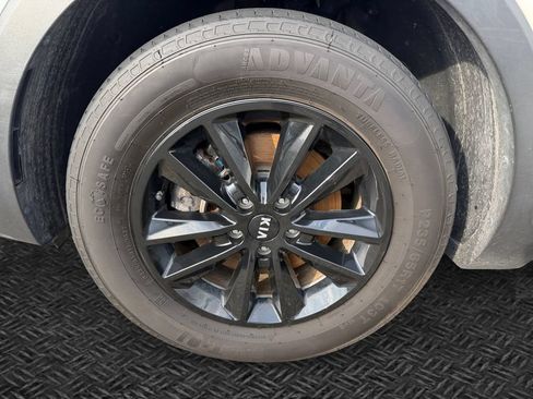 Used 2019 Kia Sorento AWD image 11