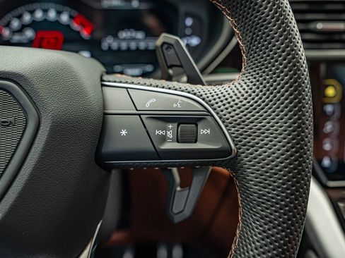 Used 2022 Lamborghini Urus AWD/4WD image 32