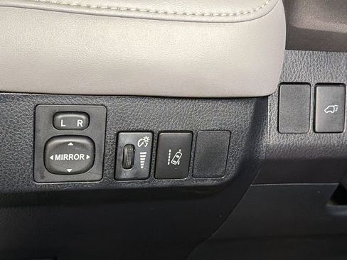 Used 2016 Toyota RAV4 Limited image 24