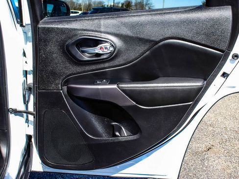 Used 2021 Jeep Cherokee Latitude Lux w/ Comfort/Convenience Group image 12