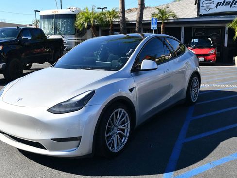 Used 2022 Tesla Model Y Performance image 3