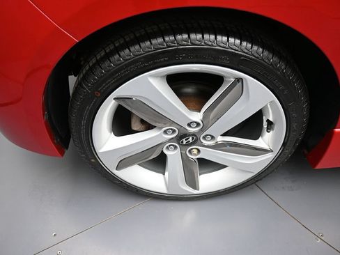 Used 2015 Hyundai Veloster Turbo FWD image 12