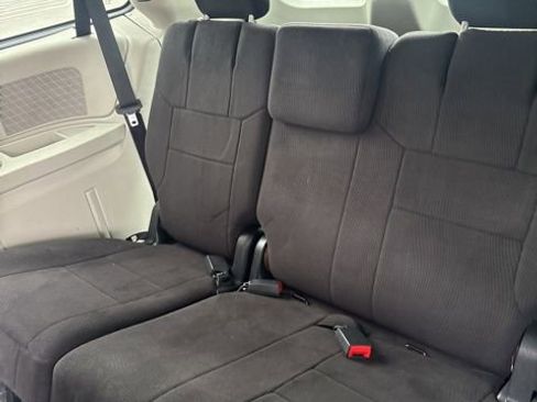 Used 2011 Dodge Grand Caravan Mainstreet w/ PWR Convenience Group image 17