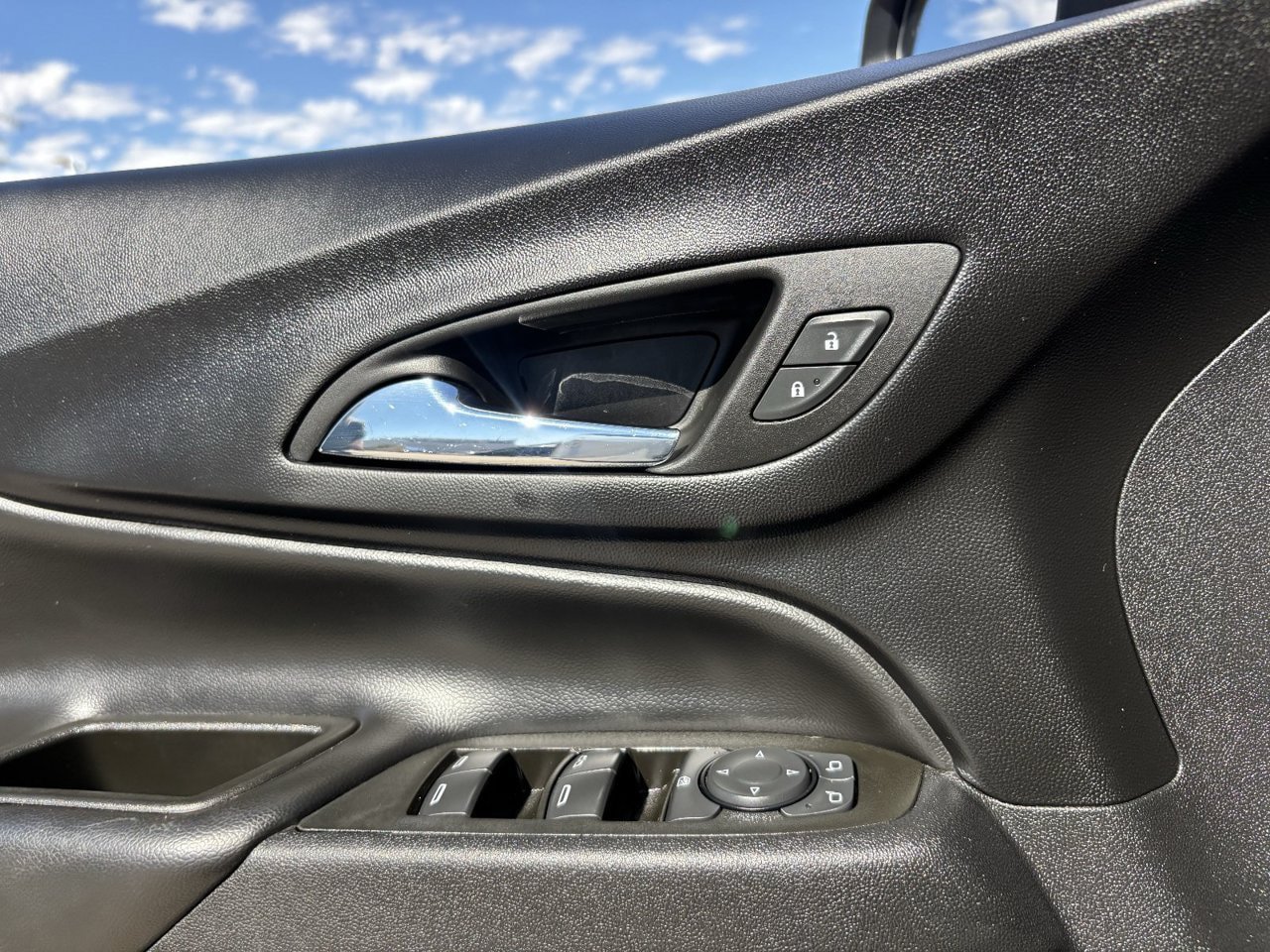 Used 2022 Chevrolet Equinox LT FWD image 19