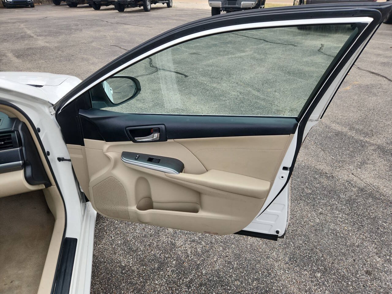 Used 2014 Toyota Camry XLE w/ Leather Package FWD image 18