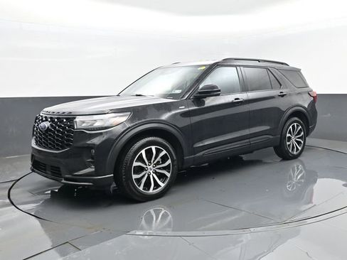 Used 2025 Ford Explorer ST-Line AWD/4WD image 2