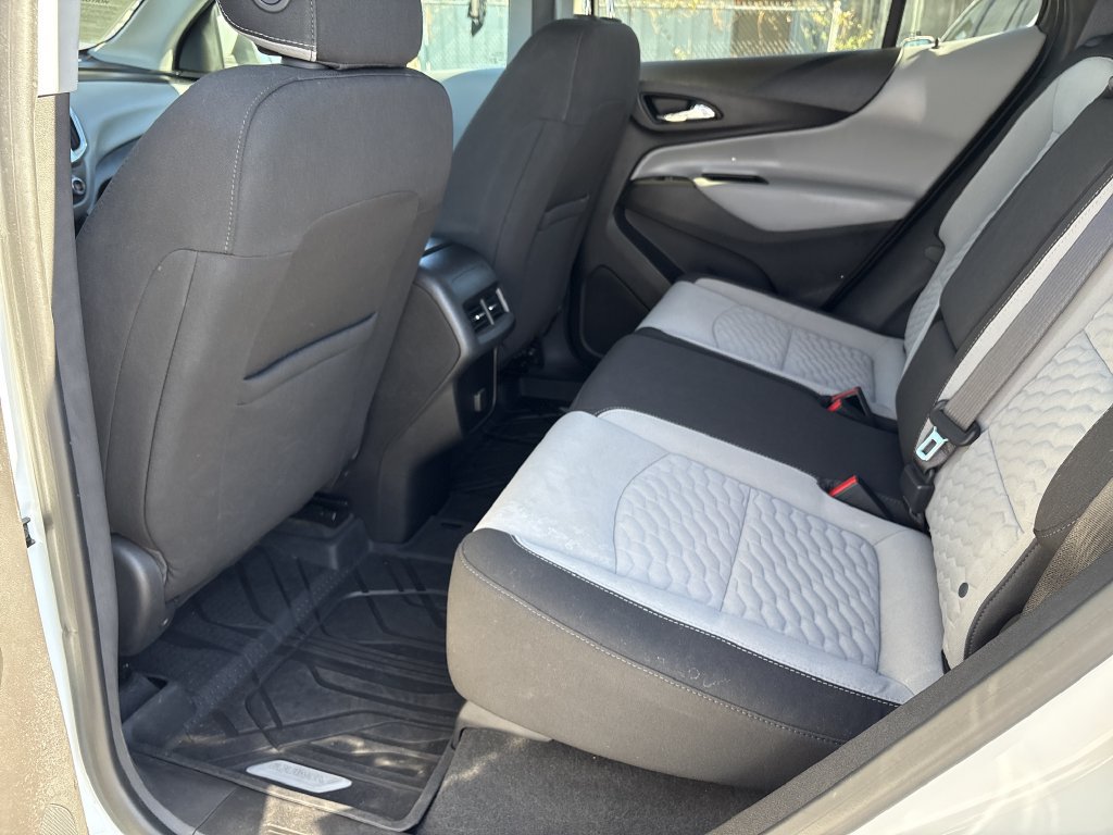 Used 2018 Chevrolet Equinox LT FWD image 26