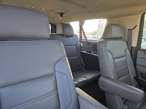 Used 2020 GMC Yukon XL Denali w/ Denali Premium Package AWD/4WD image 35