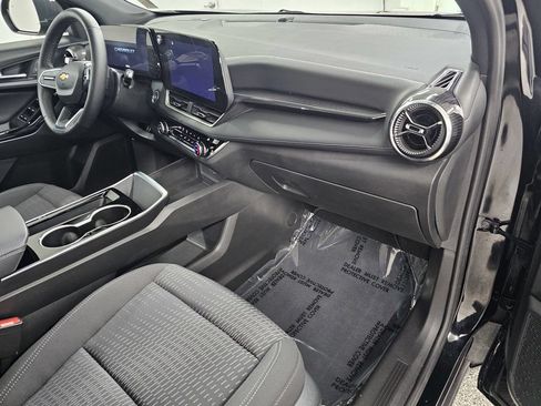 Used 2025 Chevrolet Equinox LT w/ Safety and Technology Package FWD image 12