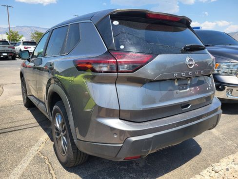 Used 2024 Nissan Rogue S AWD/4WD image 17