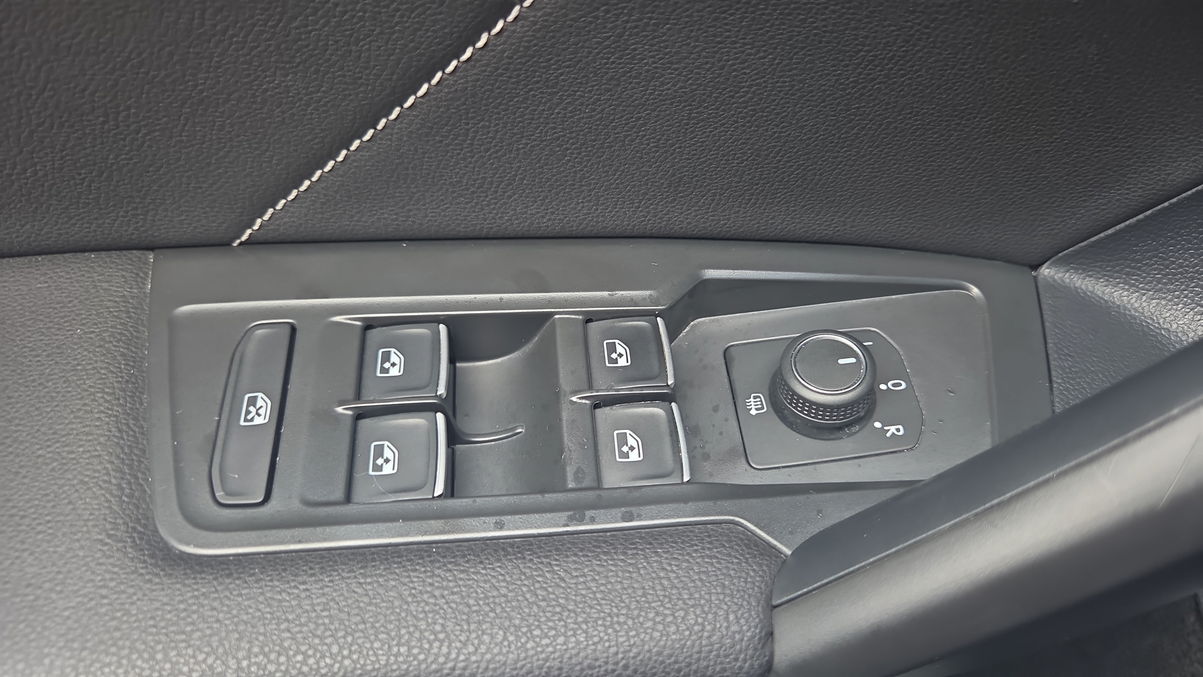 Used 2022 Volkswagen Tiguan SE FWD image 36