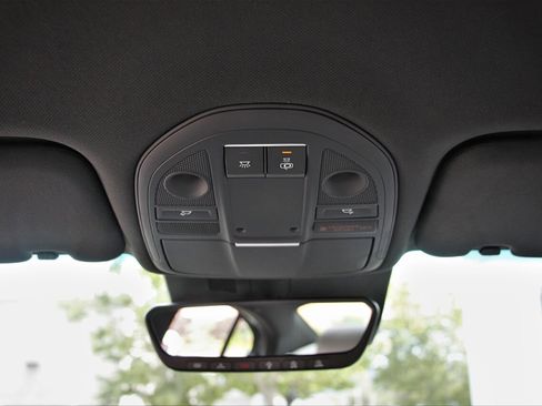 Used 2022 Genesis G70 2.0T image 36