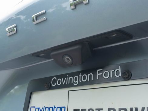Used 2022 Ford Escape SE w/ Convenience Package FWD image 11