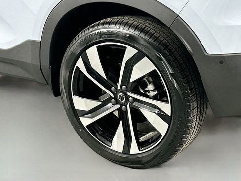 New 2026 Volvo XC40 B5 Ultra w/ Protection Package Premier image 9