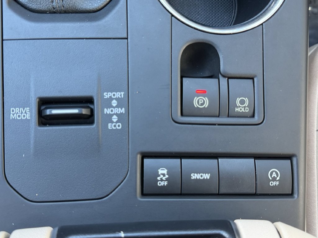 Used 2022 Toyota Highlander XLE FWD image 23
