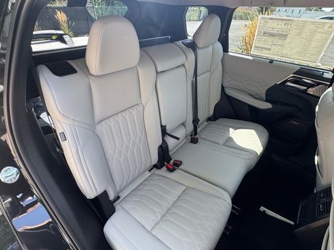 New 2025 Mitsubishi Outlander AWD image 15