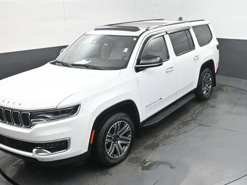 Used 2024 Jeep Wagoneer 4WD w/ Premium Group I image 34