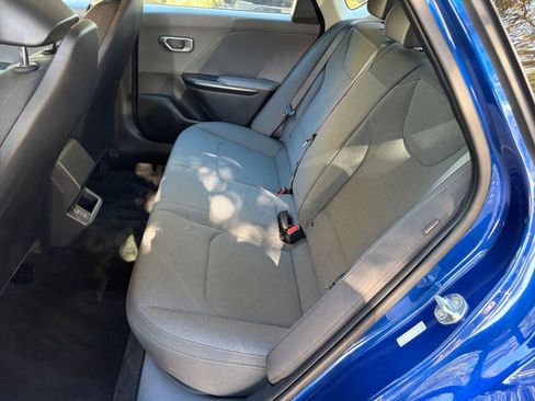 Used 2025 Kia K4 LXS image 31